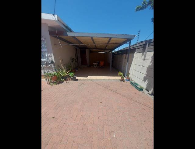 2 BEDROOM PROPERTY TO RENT IN GOODWOOD CENTRAL